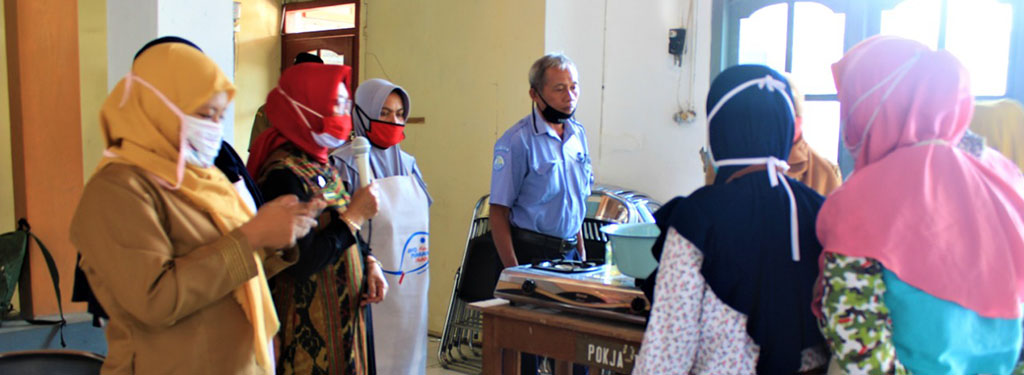 FPIK UNDIP Kenalkan Teknologi Asap Cair kepada UMKM di Kabupaten Kendal